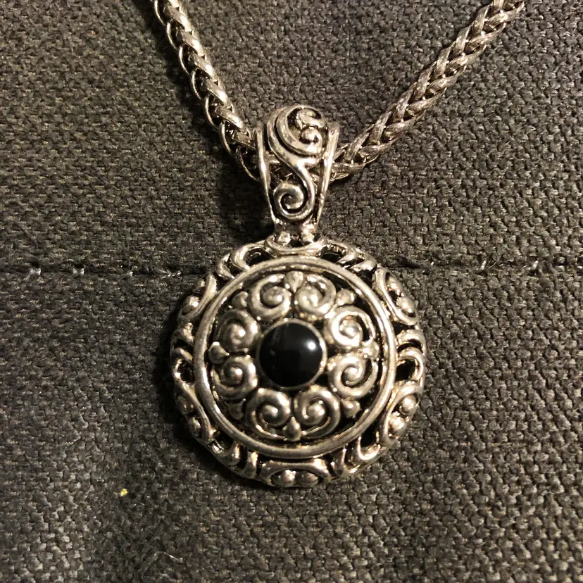 Premier Designs Nora Pendant Necklace