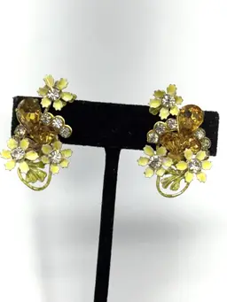 Vintage yellow enamel rhinestone flower clip on earrings