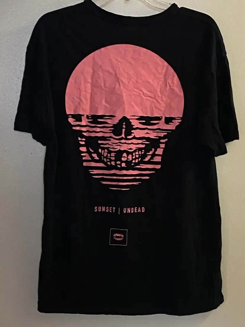CHOMP Mens Graphic Tee T Shirt L Large Black With Pink Skull Sunset Undead