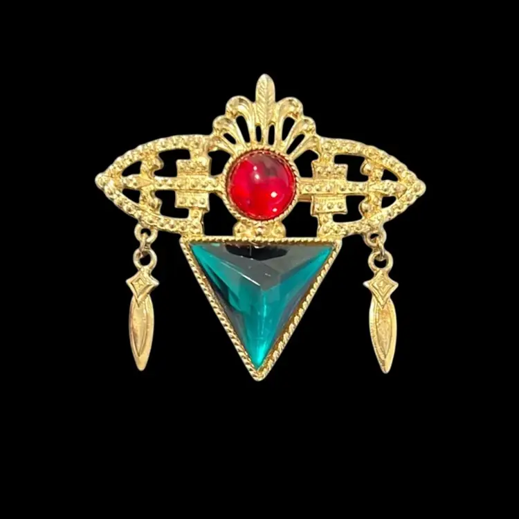 VINTAGE ETRUSCAN REVIVAL BROOCH 1980’s Green Glass Red Lucite Cabochon