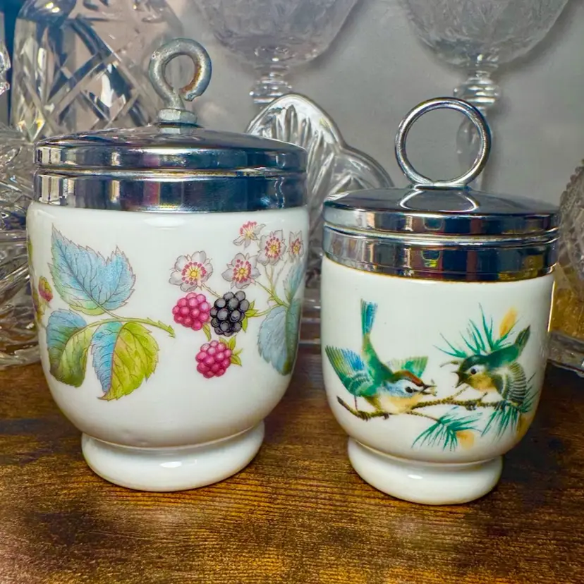 😻 England vintage Royal Worcester set of 2 porcelain egg coddlers w/classic English patterns. 3” tall & 2.5” tall