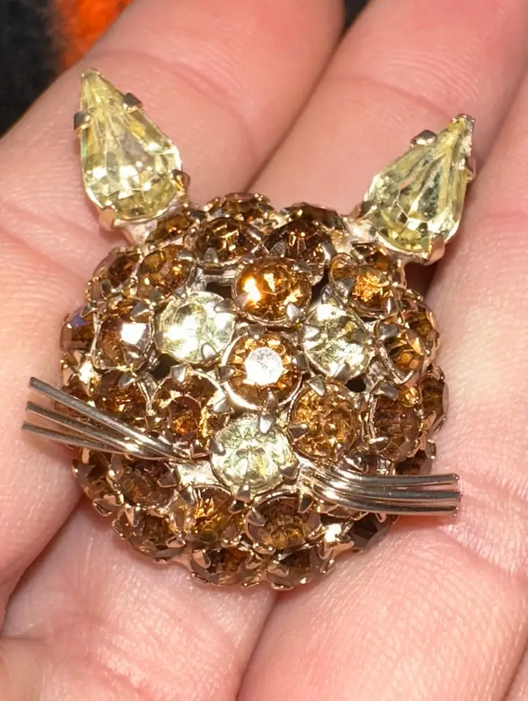 Warner AB Rhinestone Gold Tone Cat Face Brooch Pin Vintage