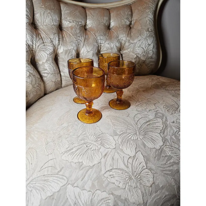 Vintage Tiara Crystal Sandwich Amber Daisy Pattern Wine Glass 4.25" Tall Set Of 4