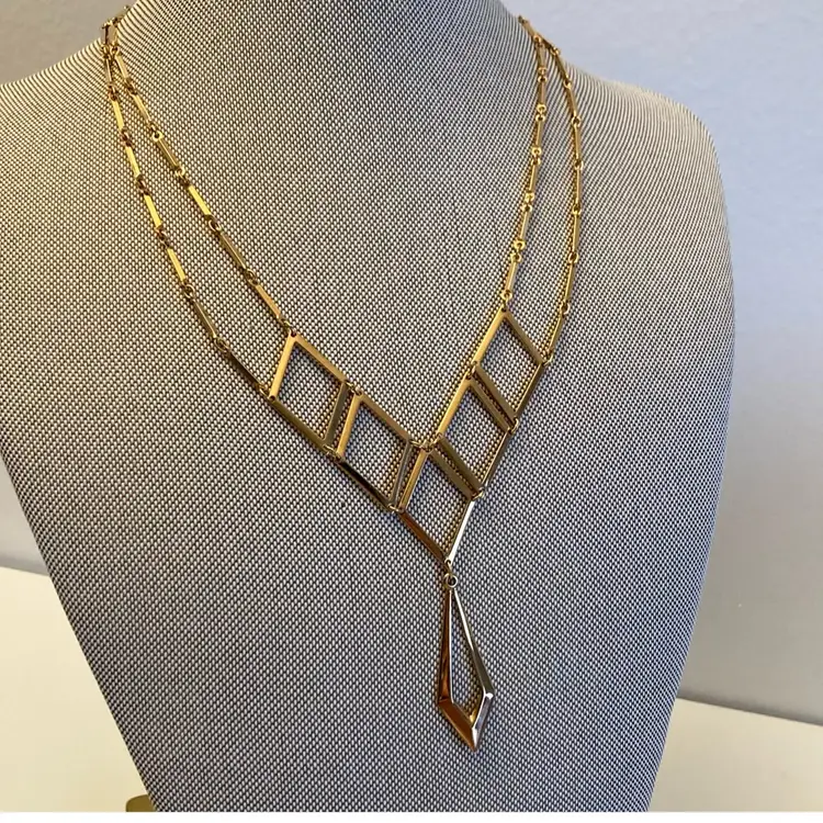 1977 Sarah Coventry Goddess Bib Necklace