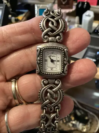 Uniquearoundthecorner 8:00 Pm 