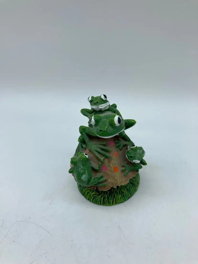 Garden Art Frog Family Sitting On A Mushroom Resin Fairy Garden 2.5"