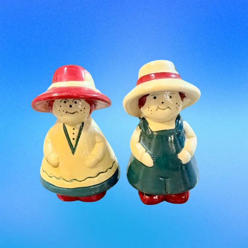 Vintage Farmer Couple w Hats Ceramic Salt & Pepper Shakers