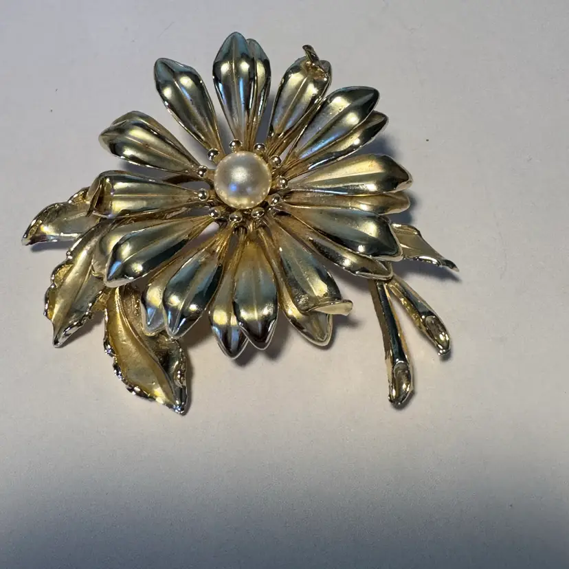#37. Large Gold-Tone Flower Stem & Leaves Faux Pearl In Middle 3β Wide