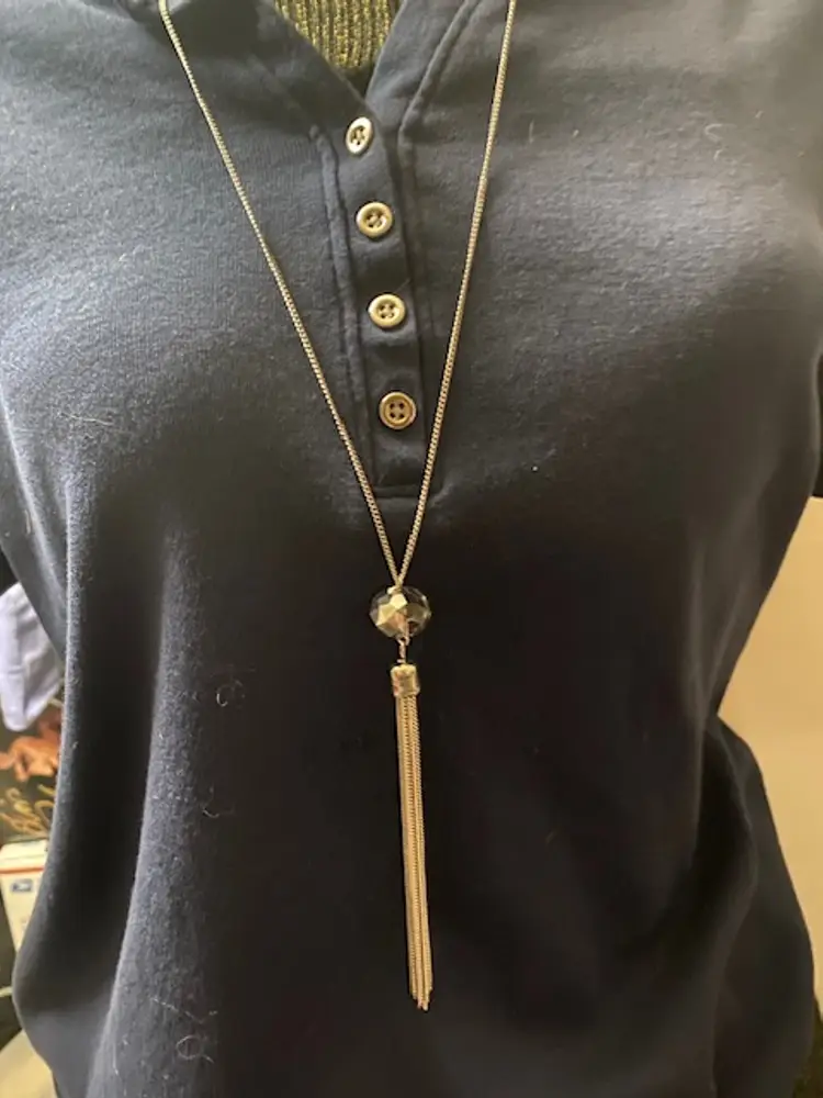 Paparazzi Socialite of the Season Silver Necklace W/Earrings..5-23