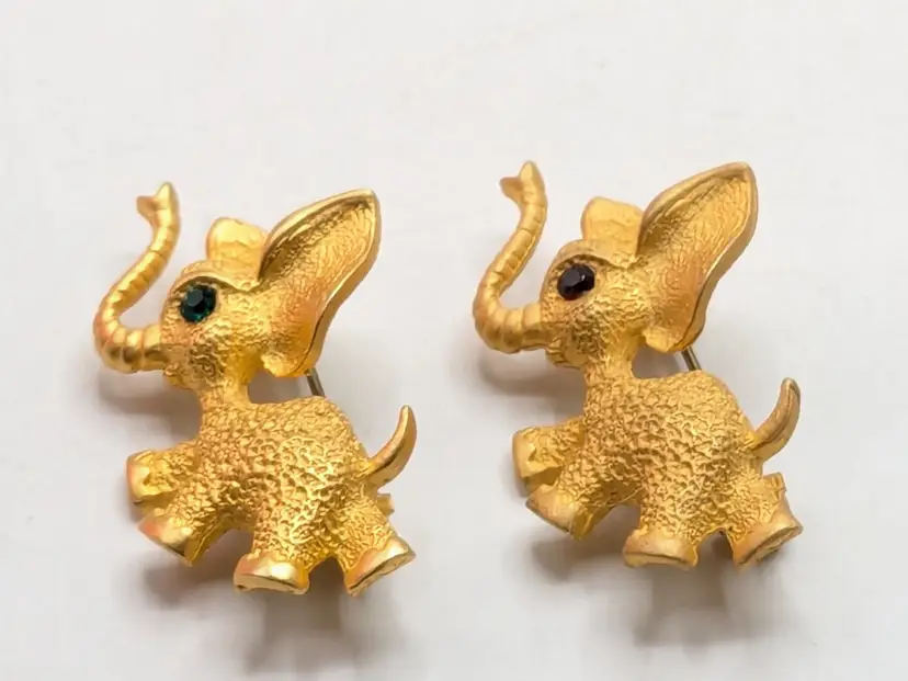 Elephant Pair Brooches Textured Gold Tone x 2