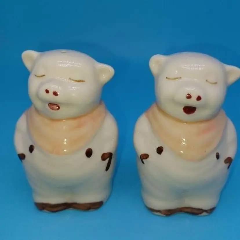 Vintage Shawnee Smiley the PIG Salt & Pepper Shakers peach scarfs