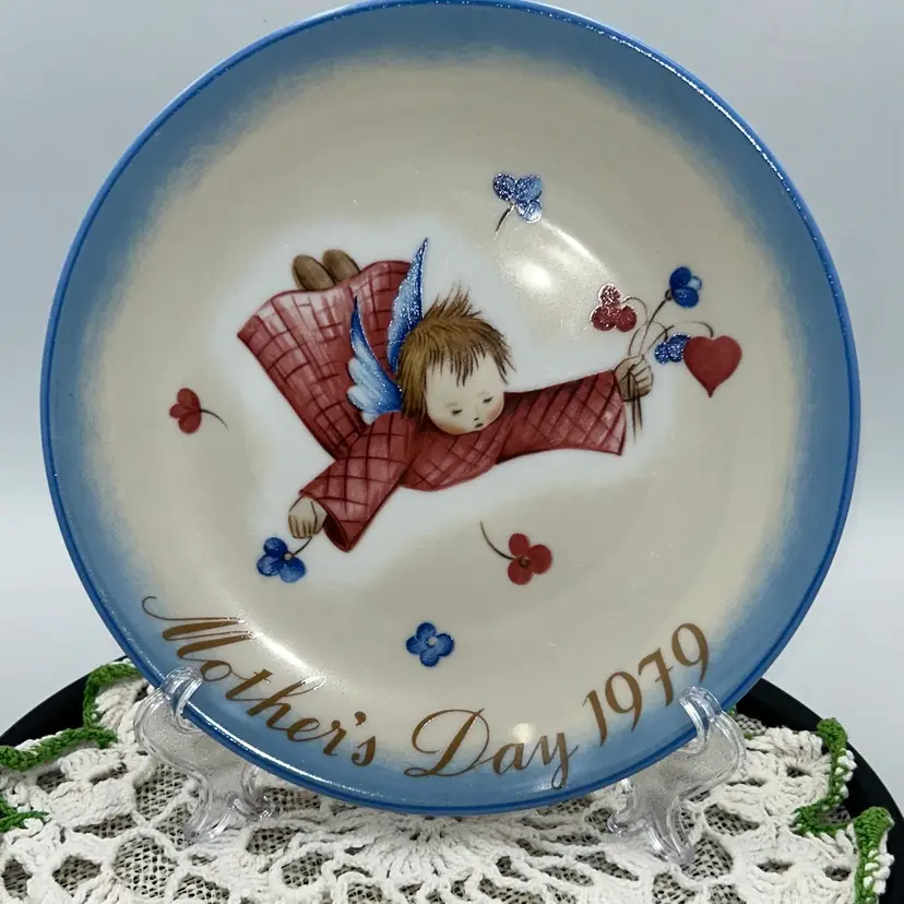 Vintage Schmid Berta Hummel Mother’s Day 1979 "Cherub's Gift" Collectible Plate