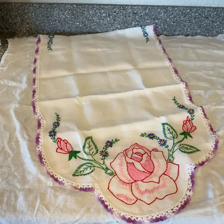 POW4 VTG Embroidered & Crocheted Table Runner 51" x 16"