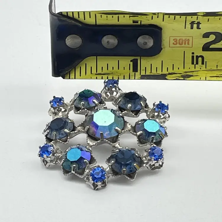 STAR Signed Aurora Borealis Rhinestone Brooch and Golf Bag Pin Lot of 2 19339