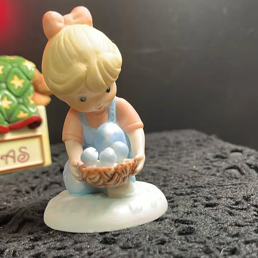 Enesco. 1994-Sisters & Best Friends. "Nature Is To Nurture".