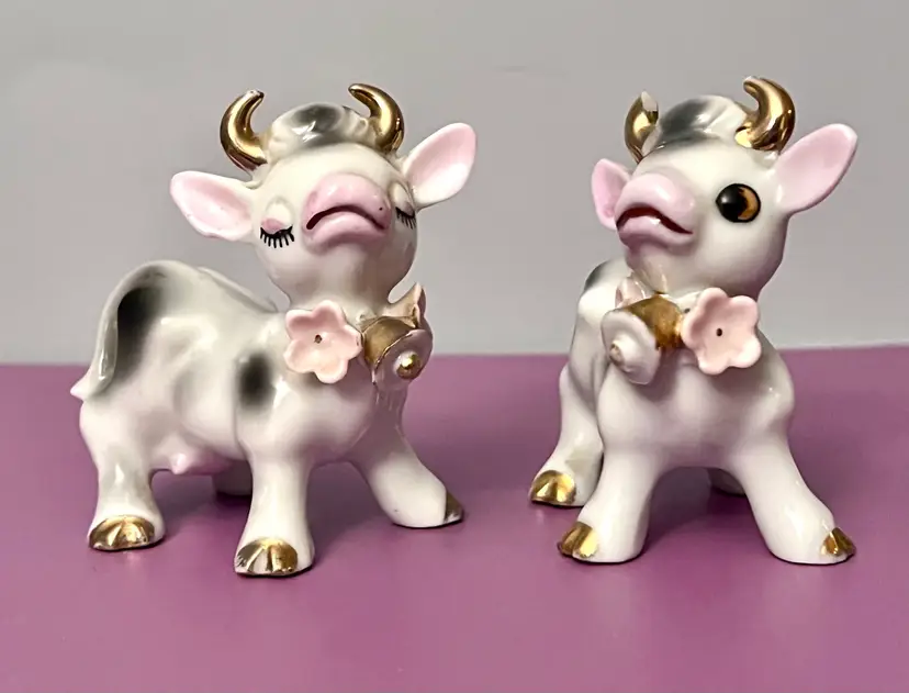 Vintage Japan Anthropomorphic Cows Gold Horns Hooves Floral Collar