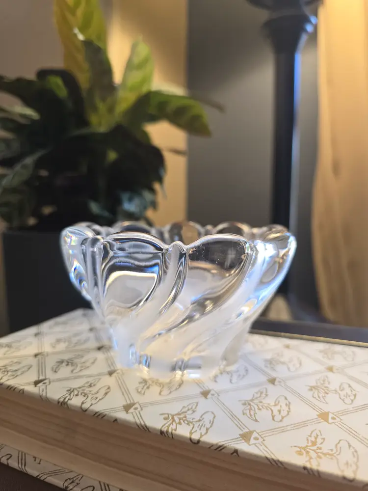 Mikasa Peppermint Swirl Frost Votive Holder