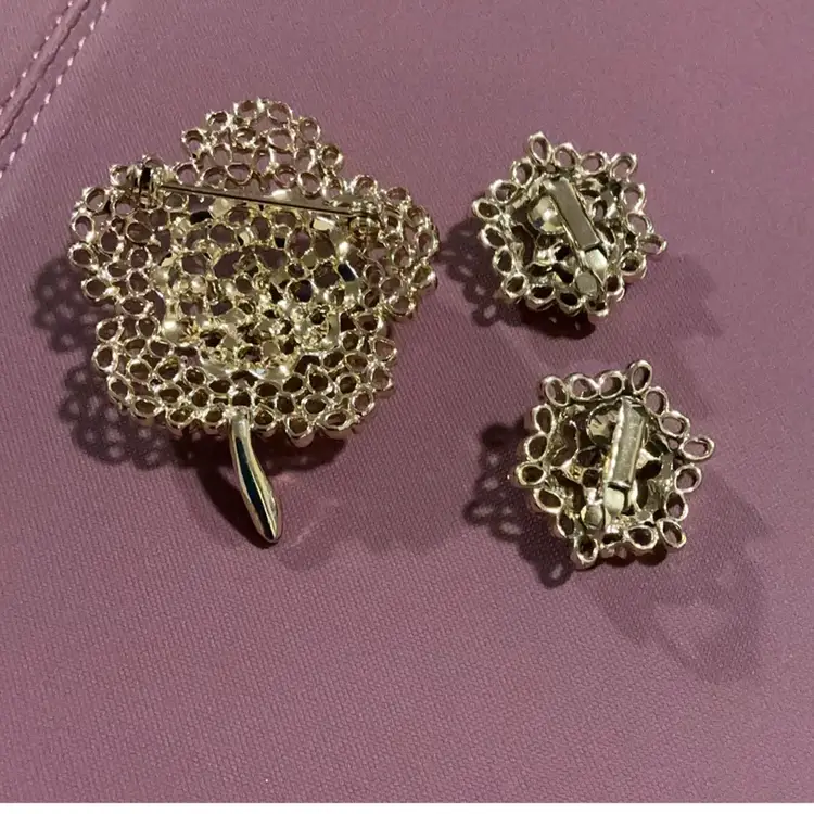 Vintage Goldtone Filigree Floral Flower With Pink AB Glass Rhinestones & Matching Clip Earrings Set.