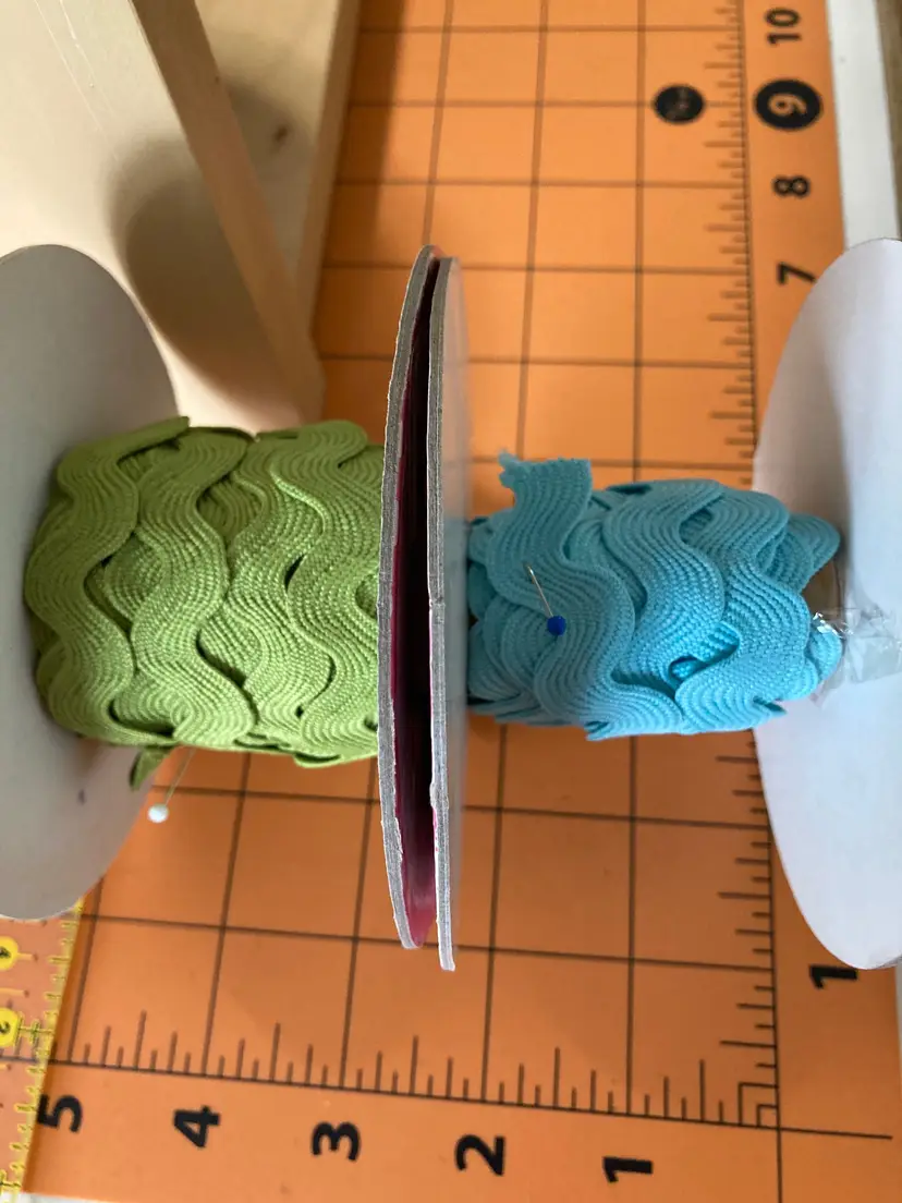 #03 - 2 yards $1 Ric-Rac .75"