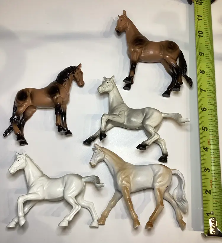 Lot of 5 Hollow Unbranded Plastic Model Horses Western Equestrian Theme