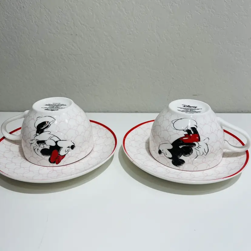 Disney Tea Cup Saucer Set 2 Mickey Mouse and Minnie Mouse Love Hearts Couple
