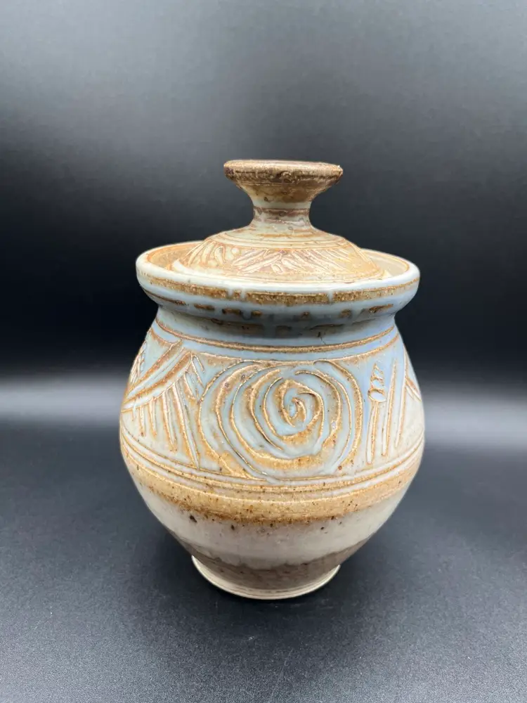 Gorgeous Signed Art Pottery Tan & Blue Harvest Swirl Motif Stoneware Storage Jar With Lid 7.5”