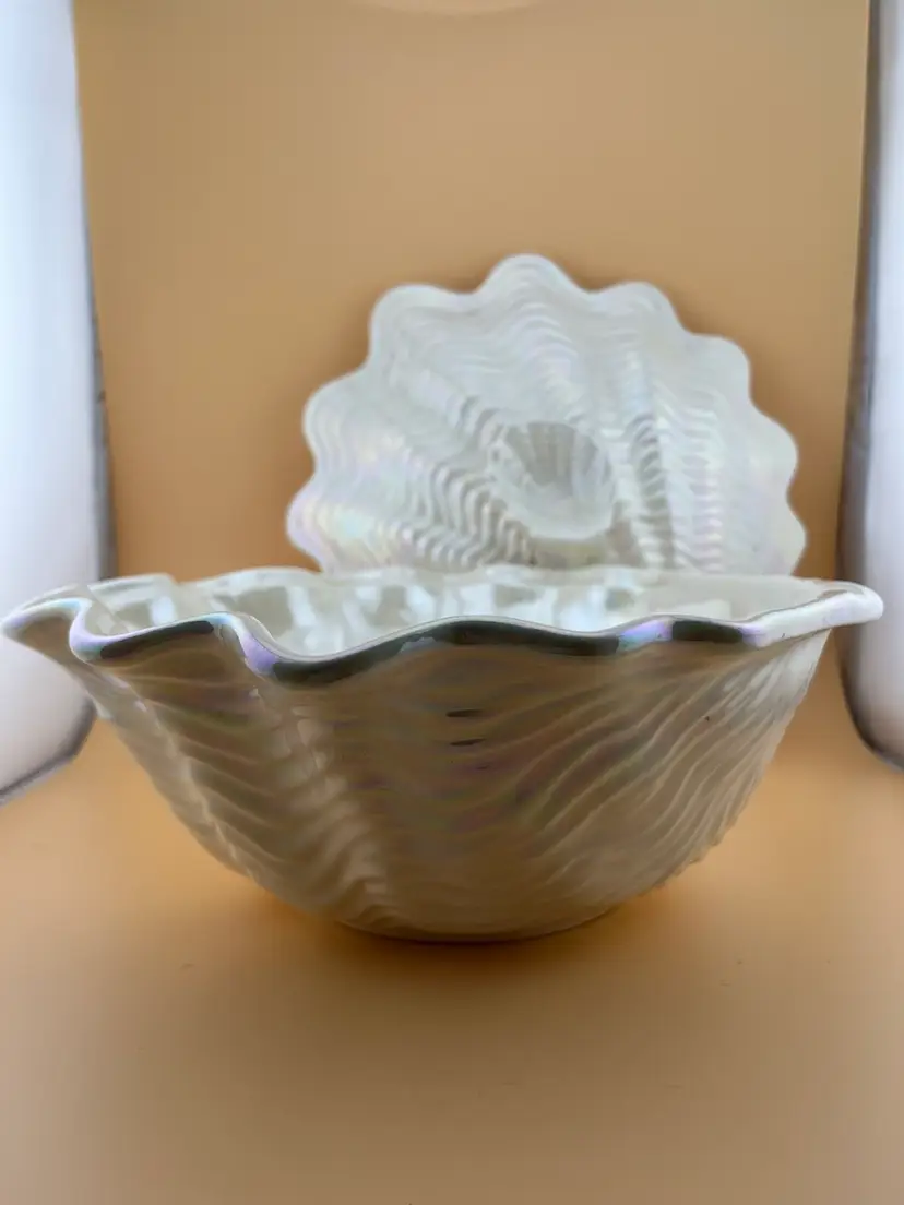 Vintage MCM Maddux of Calif #3037 USA Lidded Serving Clam shaped dish with lid and clam shaped handle.