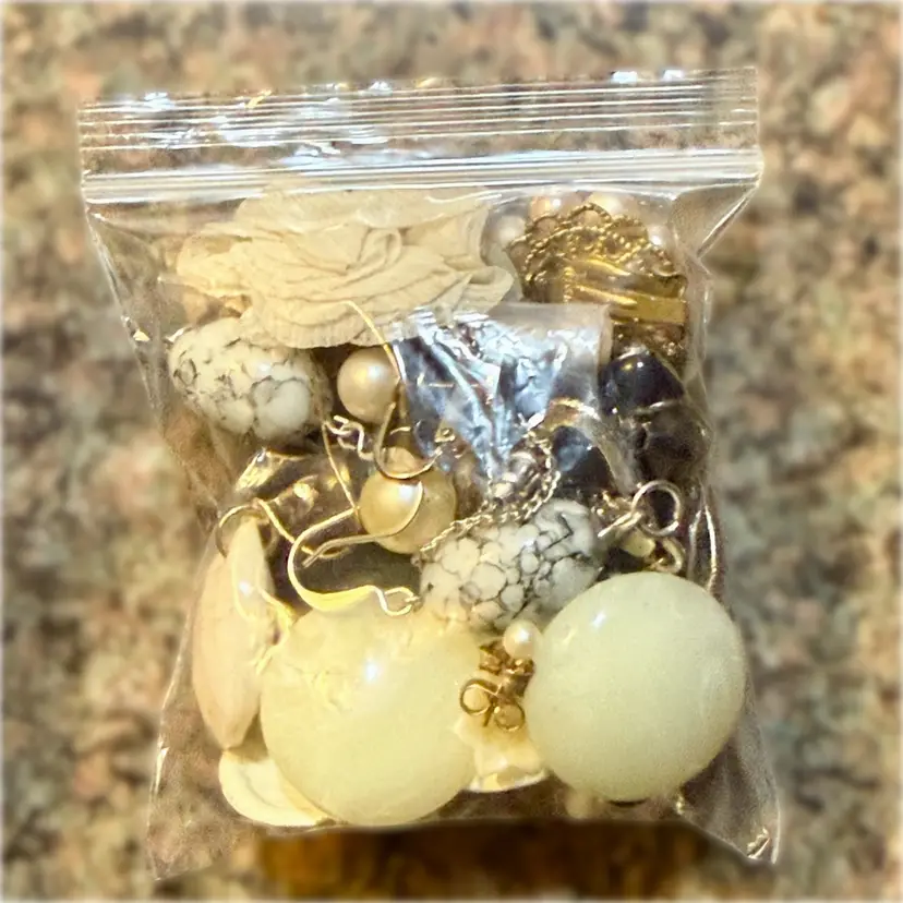 Lot #6 Mixed B&W Earrings, Craft/Wearable, Vintage/Contempo, Pierced/Clip