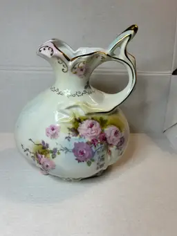 VINTAGE ROYAL CROWN HAND PAINTED CREAM FLORAL"CHANTILLY ROSE" PITCHER Japan 1949