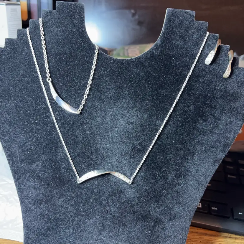 Avon Silvertone Three-Piece Twisted Bar Set