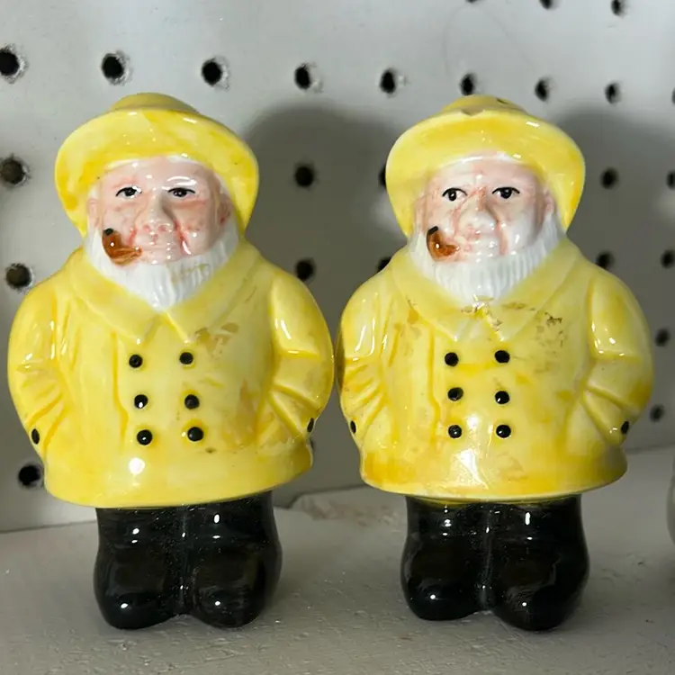 Fisherman in yellow Salt And Pepper SET