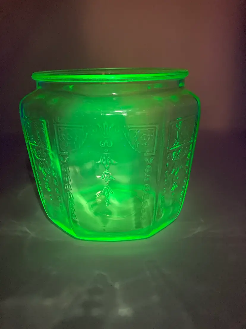 Vintage Anchor Hocking Princess Green Depression Glass Cookie Jar! Manufactured in the 1930s! 6” Wide 5 1/4” Tall! UV Reactive Glow 😎 No Lid! Flea Bites As Seen In Pics!