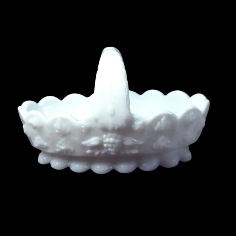 Westmoreland Paneled Grape  Split Handle Basket/ Soap Dish