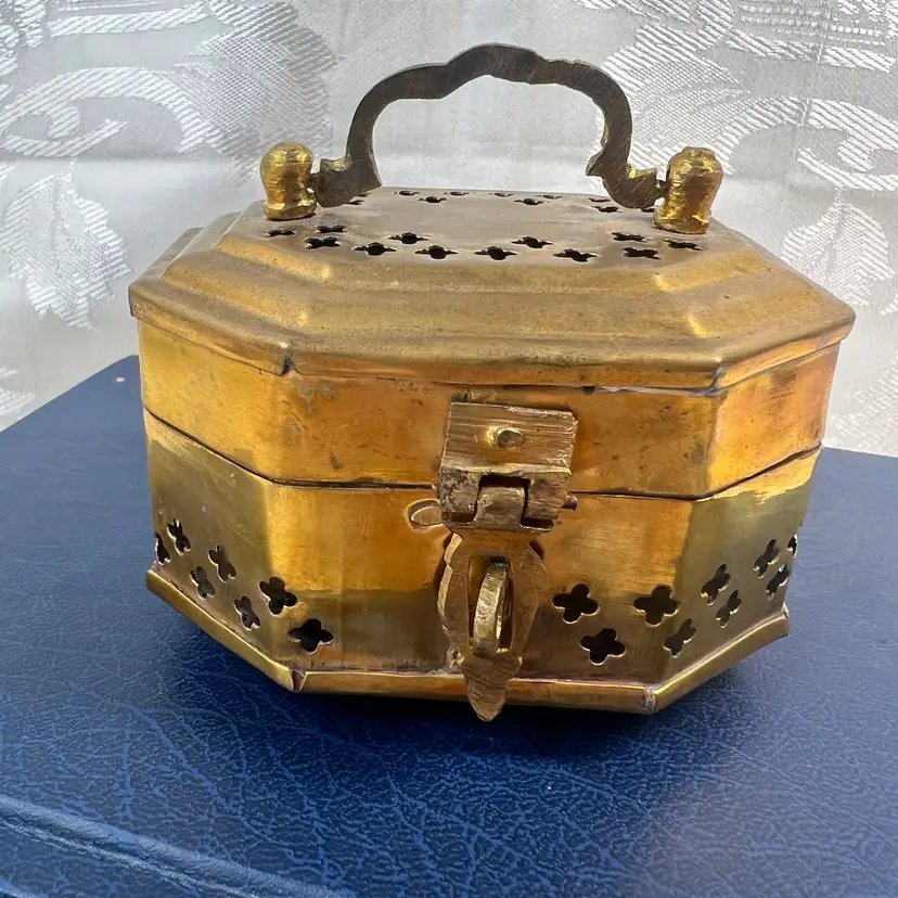 #01 Small Brass Cricket Box Trinket Box Handle And Latch 4 Feet 3.25" X 2.25" X 2"