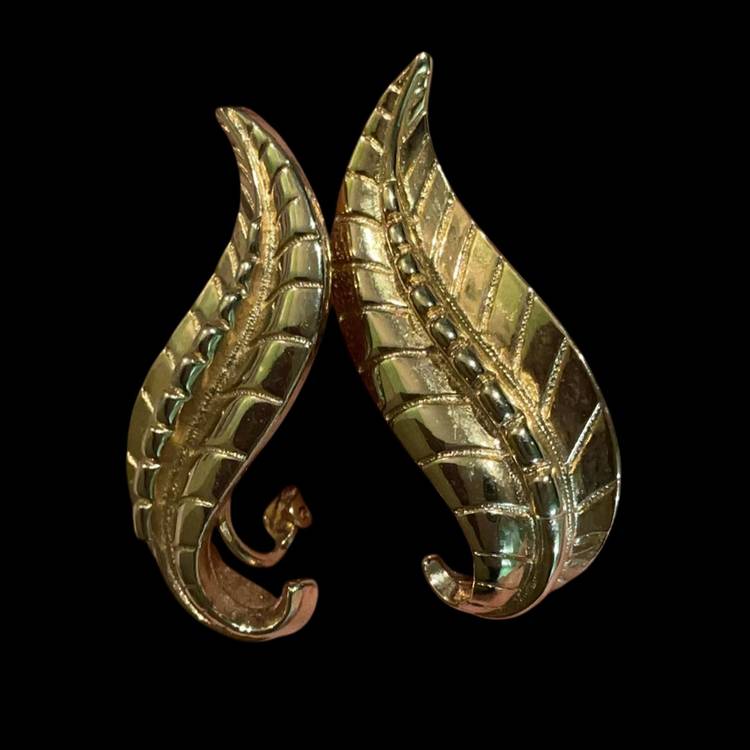 Vintage Goldtone Sarah Coventry Leaf Clip Earrings!