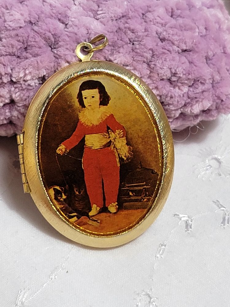 Vintage Da Vinci goldtone locket