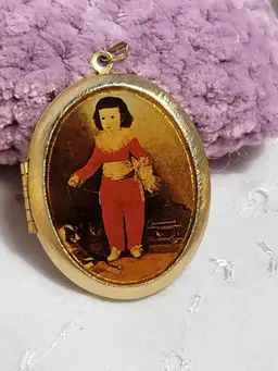 #02 Vintage Da Vinci goldtone locket