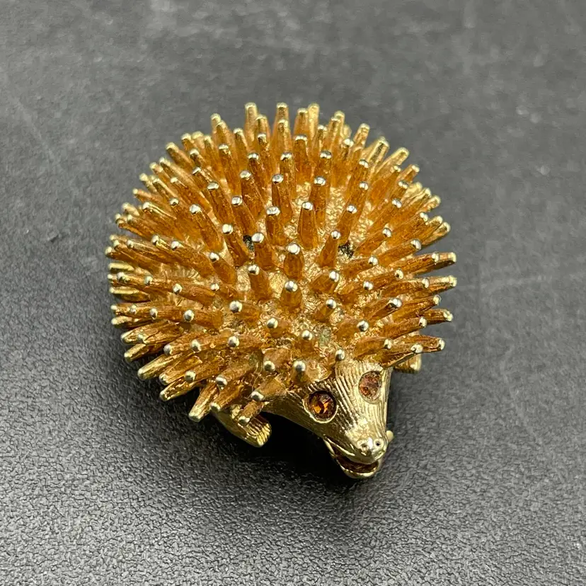 Sarah Coventry Hedgehog Porcupine Brooch Pin Gold Tone Rhinestone Eyes VTG