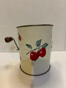 Bromwells Apple Flour Sifter