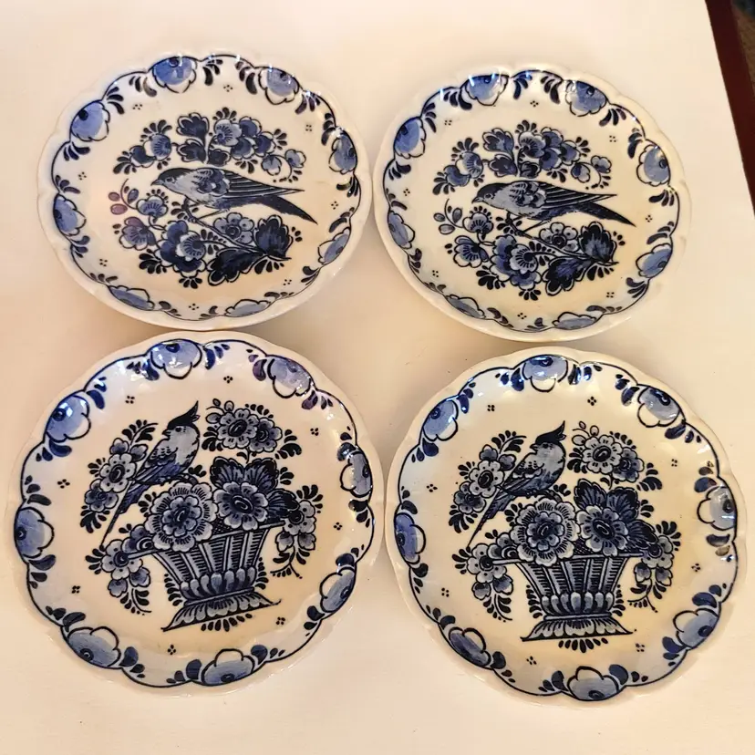 Delft blue trinket dishes/plates. Choice of 1. $10 SB. From Holland. 4.5 inch diameter. No condition issues.