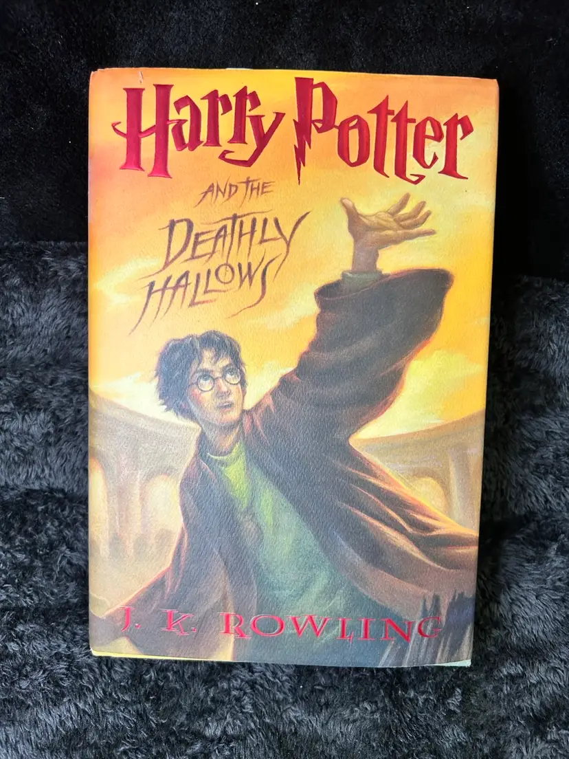 Harry Potter & The Deathly Hallows USA 1st Edition Hardcover 759 Pages July 2007
