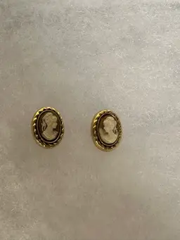Vintage cameo Stud Earrings Pink Gold White