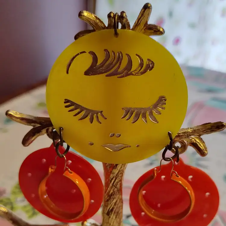 Vintage Groovy Earring Holder | Very 70s Earring Holder with Hanging Plastic Discs | Fun Mod Stand Fits 20 Pairs (40 Total) of Earrings