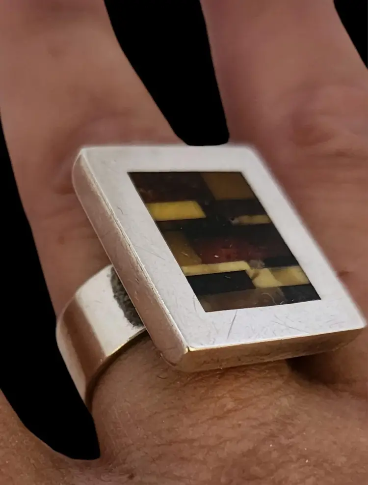 Outstanding 925 Sterling and Mosaic Amber Ring Size 8.5 (A5548)