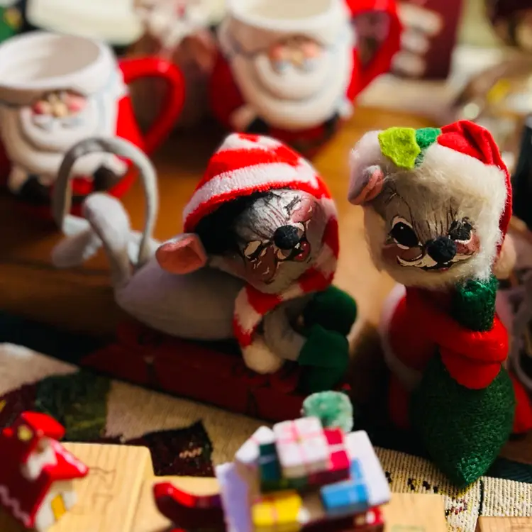 Annalee Santa Mouse Doll w/ Green Burlap Sack Mobiltree Meredith NH 1986 6” tall With Tags