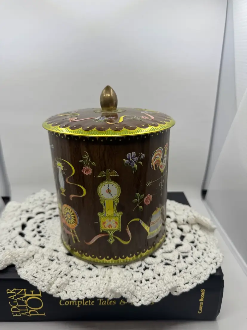 Vintage Daher tin Brown Woodgrain Country Kitchen Motif England, 5”x6.5”