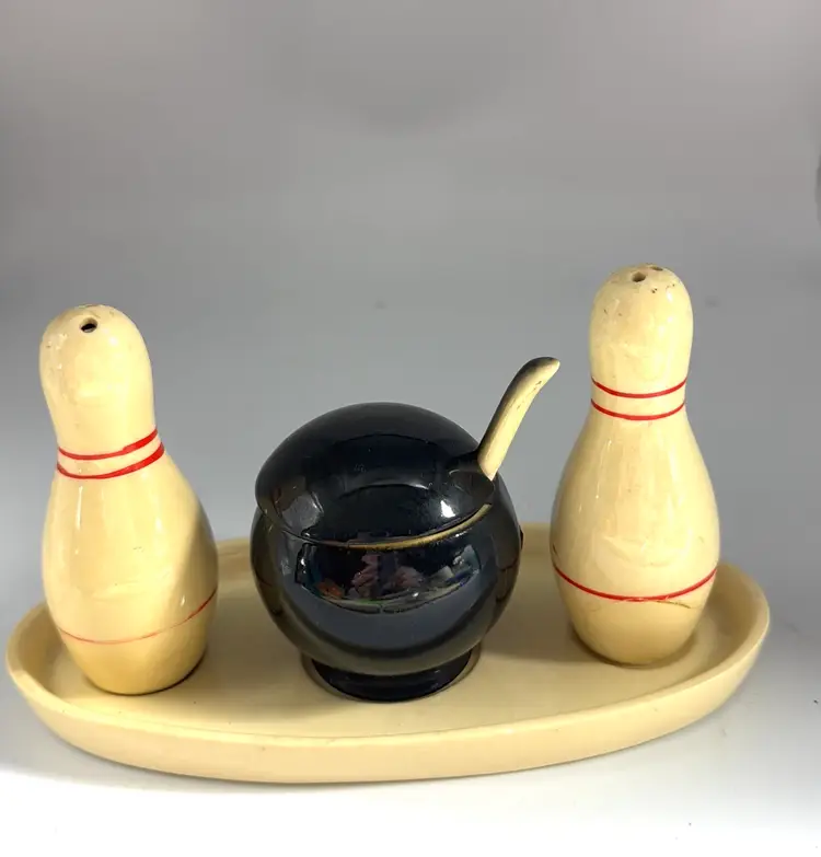 Vintage ?1950? Salt & Pepper Bowling Ball Set