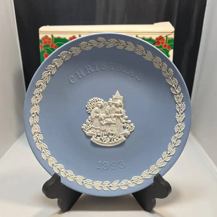 Wedgwood Jasperware Victorian Christmas Plate 1993 - Carols Singing (AB)