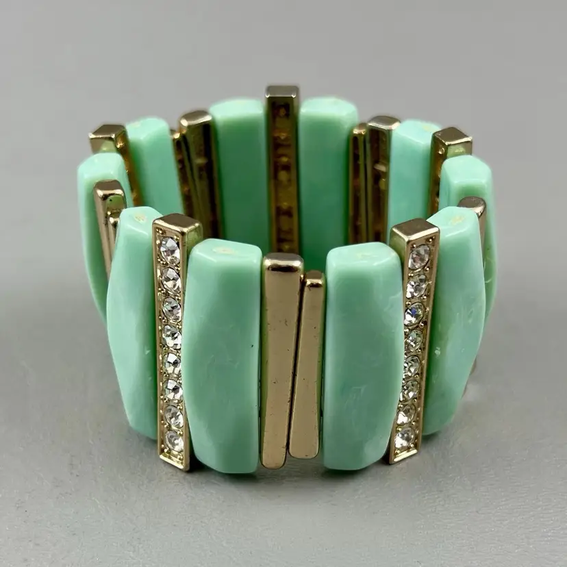 Vintage Thermoset Plastic Stretch Bracelet Gold Tone Green Rhinestones Statement