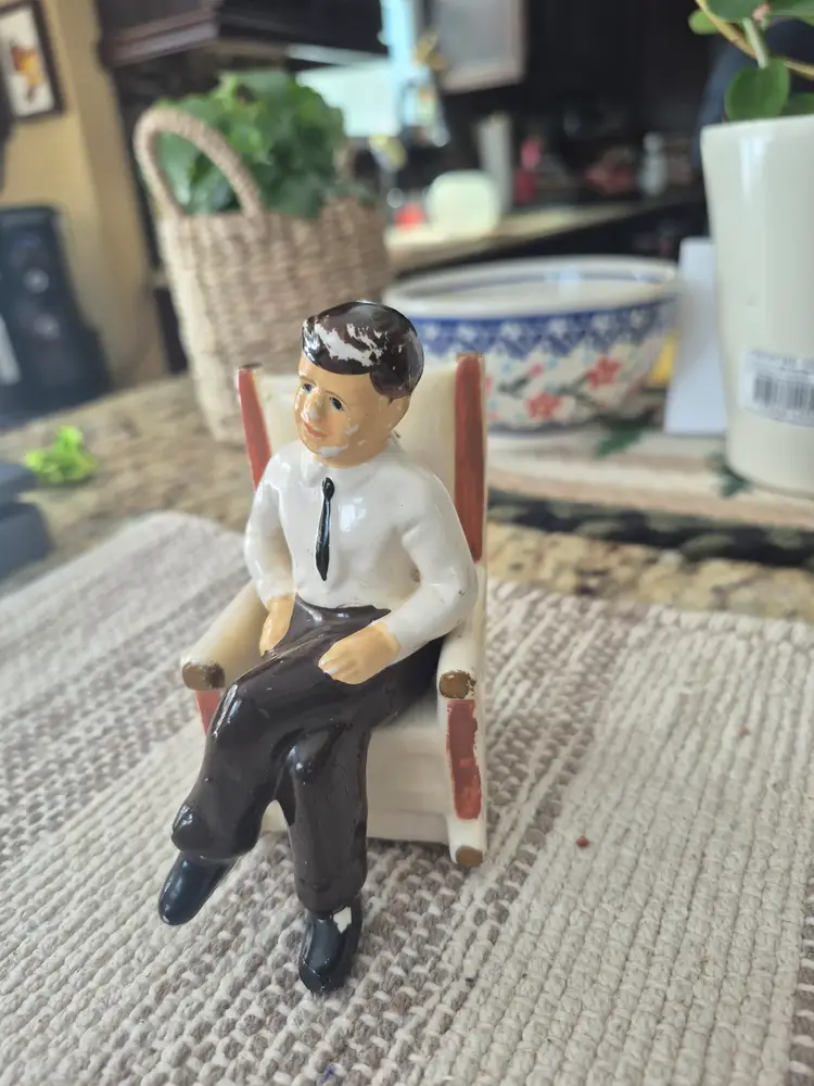 JFK vtg salt and pepper shaker set "In His Rocking Chair"